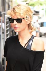 TAYLOR SWIFT Arrives at a Gym in New York 08/08/2016