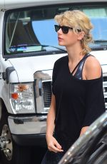 TAYLOR SWIFT Arrives at a Gym in New York 08/08/2016