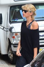 TAYLOR SWIFT Arrives at a Gym in New York 08/08/2016