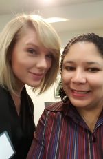TAYLOR SWIFT at Jury Duty in Nashville 08/29/2016