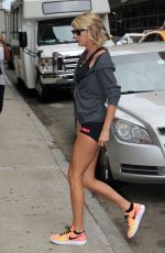 TAYLOR SWIFT in Shorts Arrives at a Gym in New York 08/10/2016