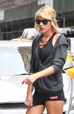 TAYLOR SWIFT in Shorts Arrives at a Gym in New York 08/10/2016
