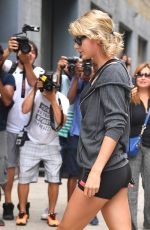 TAYLOR SWIFT in Shorts Arrives at a Gym in New York 08/10/2016