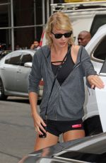 TAYLOR SWIFT in Shorts Arrives at a Gym in New York 08/10/2016
