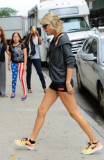 TAYLOR SWIFT in Shorts Arrives at a Gym in New York 08/10/2016