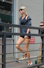 TAYLOR SWIFT in Shorts Arrives at a Gym in New York 08/10/2016