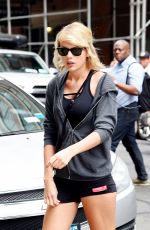 TAYLOR SWIFT in Shorts Arrives at a Gym in New York 08/10/2016