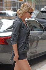TAYLOR SWIFT in Shorts Arrives at a Gym in New York 08/10/2016