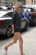 TAYLOR SWIFT in Shorts Arrives at a Gym in New York 08/10/2016