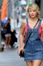 TAYLOR SWIFT Out and About in New York 08/08/2016