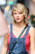 TAYLOR SWIFT Out and About in New York 08/08/2016