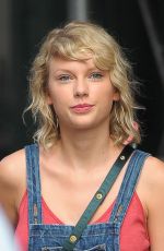 TAYLOR SWIFT Out and About in New York 08/08/2016
