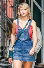 TAYLOR SWIFT Out and About in New York 08/08/2016
