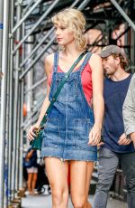 TAYLOR SWIFT Out and About in New York 08/08/2016