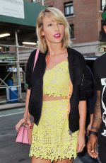 TAYLOR SWIFT Out for Dinner in New York 08/24/2016