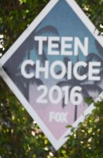 VICTORIA JUSTICE at Teen Choice Awards 2016 in Inglewood 07/31/2016