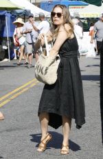 ALICIA SILVERSTONE Shopping at Farmer