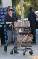 AMY POEHLER Shopping at Bristol Farms in Beverly Hills 08/29/2016