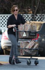 AMY POEHLER Shopping at Bristol Farms in Beverly Hills 08/29/2016