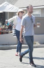 ANNE HATHAWAY Out for Coffee in Los Angeles 09/05/2016