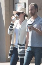 ANNE HATHAWAY Out for Coffee in Los Angeles 09/05/2016