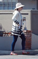 ANNE HATHAWAY Out for Coffee in Los Angeles 09/05/2016
