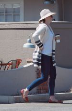 ANNE HATHAWAY Out for Coffee in Los Angeles 09/05/2016