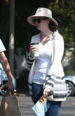 ANNE HATHAWAY Out for Coffee in Los Angeles 09/05/2016