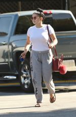 ARIEL WINTER Shopping Grocery in Los Angeles 09/17/2016