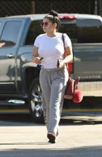 ARIEL WINTER Shopping Grocery in Los Angeles 09/17/2016