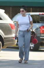 ARIEL WINTER Shopping Grocery in Los Angeles 09/17/2016