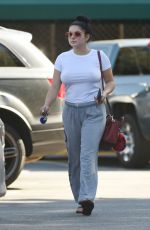 ARIEL WINTER Shopping Grocery in Los Angeles 09/17/2016