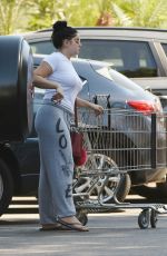 ARIEL WINTER Shopping Grocery in Los Angeles 09/17/2016