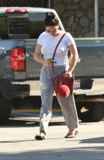 ARIEL WINTER Shopping Grocery in Los Angeles 09/17/2016