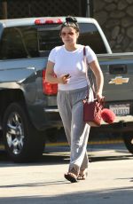ARIEL WINTER Shopping Grocery in Los Angeles 09/17/2016