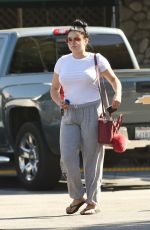 ARIEL WINTER Shopping Grocery in Los Angeles 09/17/2016