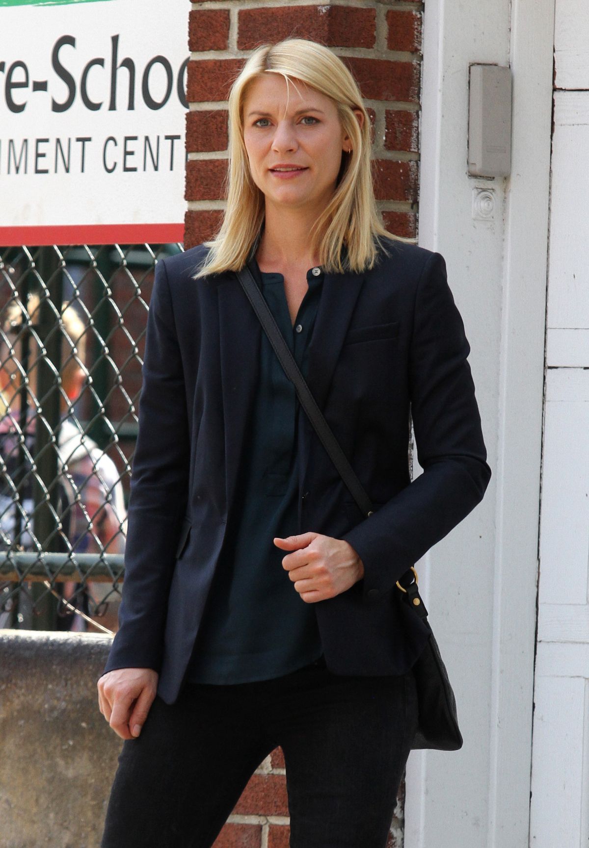 CLAIRE DANES on the set of CLAIRE DANES on the set of