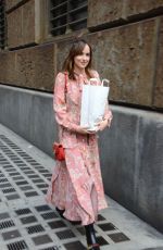 DAKOTA JOHNSON Shopping in Milan 09/21/2016