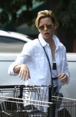 ELIZABETH BANKS Out Shopping in Beverly Hills 09/05/2016