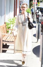 ELLEN POMPEO Shopping at the Brentwood Country Mart in Los Angeles 09/24/2016