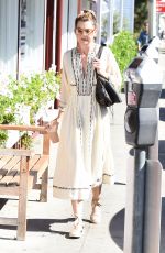 ELLEN POMPEO Shopping at the Brentwood Country Mart in Los Angeles 09/24/2016