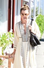 ELLEN POMPEO Shopping at the Brentwood Country Mart in Los Angeles 09/24/2016