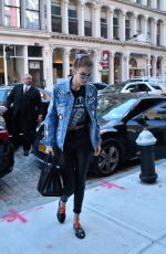 GIGI HADID Arrives at Her Apartment in New York 09/15/2016