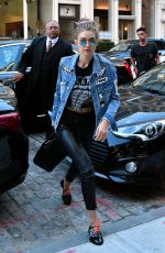GIGI HADID Arrives at Her Apartment in New York 09/15/2016