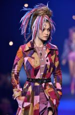 GIGI HADID at Marc Jacobs Runway Show at New York Fashion Week 09/15/2016