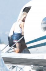 GWEN STEFANI Boarding at Private Plane in Los Angeles 09/04/2016