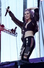 HAILEE STEINFELD Performs at 2016 IheartRradio Music Festival in Las Vegas 09/24/2016