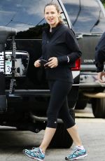 JENNIFER GARNER Leaves an Office in Brentwood 09/05/2016
