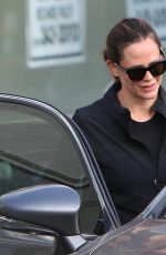 JENNIFER GARNER Leaves an Office in Brentwood 09/05/2016