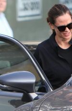 JENNIFER GARNER Leaves an Office in Brentwood 09/05/2016